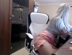Blonde Masturbates backtrack from on Webcam